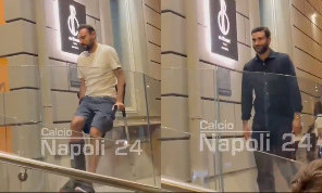 Hojlund ancora al Britannique, tanti tifosi Napoli in attesa! Arrivano Manna e Sinicropi | VIDEO CN24