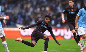 Neres è rientrato a Castel Volturno, lo staff medico non corre rischi ma ha un obiettivo