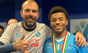 Il Napoli valuta l'addio di Neres! Permanenza non scontata dopo il lungo infortunio: i dettagli