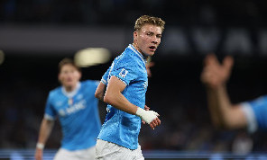 Il Napoli non ha dubbi su Hojlund e Alisson: c'è da valutare solo un riscatto