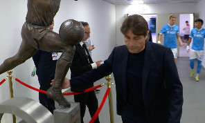 L'immagine di Conte che può riassumere bene la serata, perchè in fondo il Napoli è questa roba qui