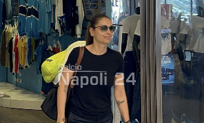Nuova maglia Napoli, è record di vendite in neanche 24 ore! Valentina De Laurentiis in giro negli store in città | VIDEO ESCLUSIVO