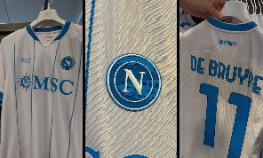 SSC Napoli, la nuova maglia Nápoles è arrivata in store: guardate le versioni gara e replica! | VIDEO