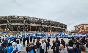 Ultras Napoli, striscione contro il carovita: Rincari e tagli all'istruzione, la vera devastazione sono le vostre poltrone | FOTO