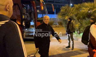 Roma arrivata a Napoli, hotel blindatissimo: sentite cosa urla un tifoso a Ranieri! | VIDEO ESCLUSIVO