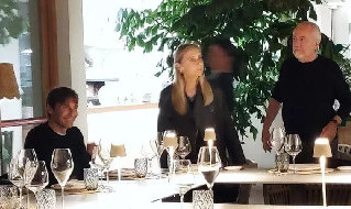 Mica andrai alla Juve? De Laurentiis <i>provoca</i> Conte davanti a tutti, la reazione del mister