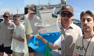 Kevin De Bruyne Ã¨ a Napoli! Giro in cittÃ  questa mattina prima dei test a Castel Volturno | VIDEO ESCLUSIVO