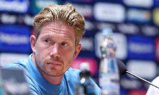 De Bruyne: Ecco perchÃ© ho scelto Napoli! Quando ho visto la 10 in allenamento non ci credevo. Ecco cosa mi hanno detto Lukaku e Mertens. Quando Manna Ã¨ venuto a parlarmi... | VIDEO