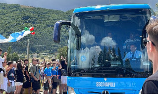 Il Napoli Ã¨ arrivato a Castel di Sangro! Inizia cosÃ¬ il ritiro in Abruzzo | VIDEO