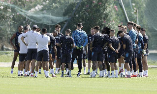 Rifinitura Napoli alla vigilia del City, Meret in gruppo! Discorso di Conte alla squadra, grandi risate tra gli azzurri | VIDEO e FOTOGALLERY