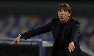 Futuro di Conte e primo acquisto della prossima stagione: Napoli-Bologna diventa cruciale