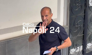 Max Allegri ha raggiunto il Grand Hotel Parker's! Per il tecnico azzurro primo incontro con i tifosi | VIDEO CN24