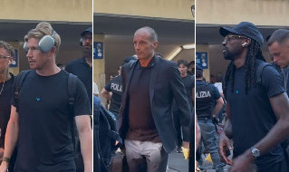Il Napoli Ã¨ arrivato a Firenze, bolgia di tifosi ad accogliere gli azzurri: Ã¨ lui il piÃ¹ acclamato! | VIDEO CN24