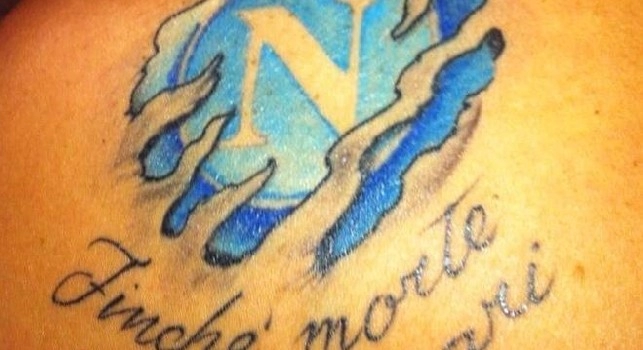 FOTOGALLERY - Tatuaggi pazzi e spettacolari per il Napoli, qual è il più bello?