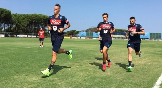 Sky - Domani doppia seduta inedita per il Napoli di Sarri: al mattino si alleneranno solo i difensori