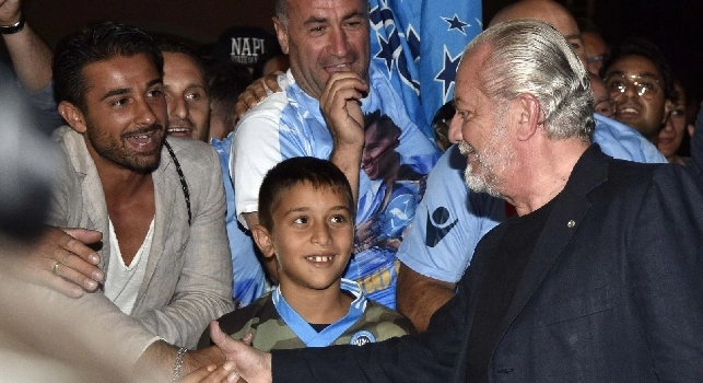 De Laurentiis ai tifosi: Voglio portarvi più lontano di Madrid. Faremo un nuovo stadio da ventimila posti, come fosse un teatro