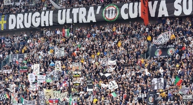 FOTO - Tifosi della Juve in rivolta contro Premium: Perchè Napoli in chiaro e la Juve no? Non ci abboniamo!