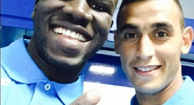 FOTO - Giorno libero per gli azzurri: Ghoulam e Koulibaly in visita ai bambini del Pausilipon