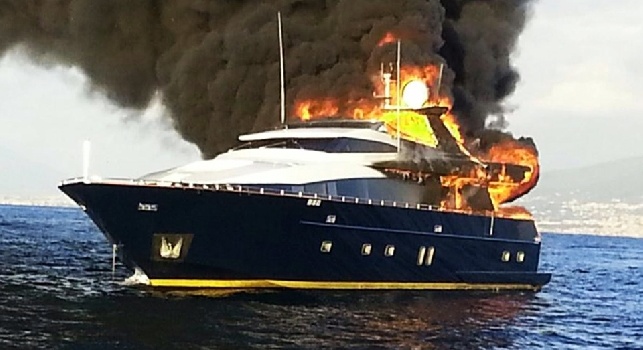 FOTO ESCLUSIVE - Yacht De Laurentiis devastato dalle fiamme, le possibili cause del rogo