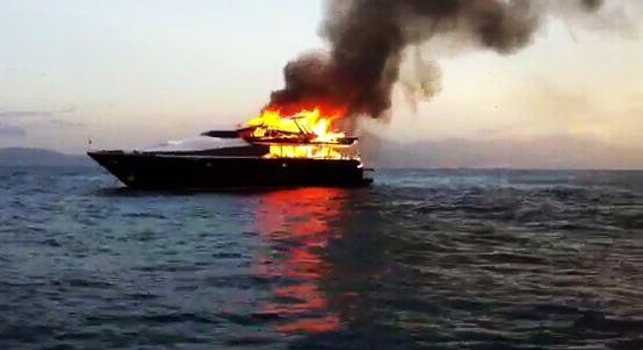 Yacht De Laurentiis, il racconto: Sembrava di vivere un film horror, gli estintori erano inutili: in cinque minuti fiamme altissime