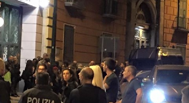 FOTOGALLERY CN24 - La Juve arriva a Napoli, traffico paralizzato al Corso Vittorio Emanuele: molti tifosi bianconeri presenti