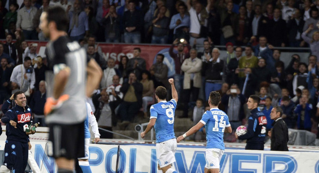 VIDEO - Napoli-Juventus 2-1, la sintesi da brividi di Auriemma: Non sbagliate quadrupede