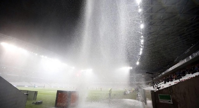 FOTOGALLERY - Violenta alluvione in Costa Azzurra, lo stadio del Nizza ne fa le spese: cascata all'Allianz Riviera!