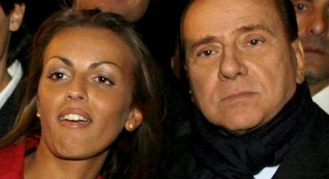 La profezia di Francesca Pascale disse a Berlusconi: Il Napoli vi farà 4 pappine...