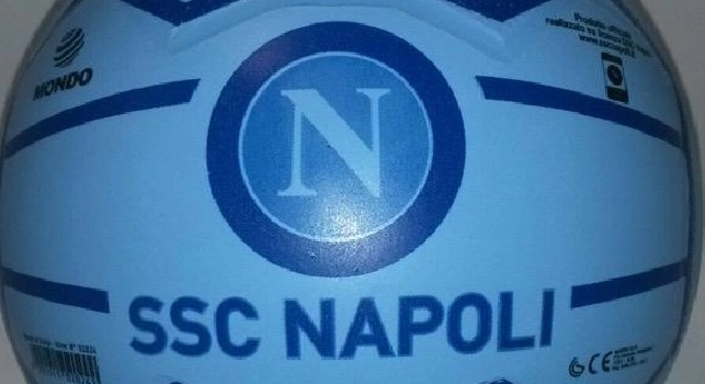 FOTO - Supersantos cambia pelle: il pallone storico diventa <i>azzurro-Napoli</i>