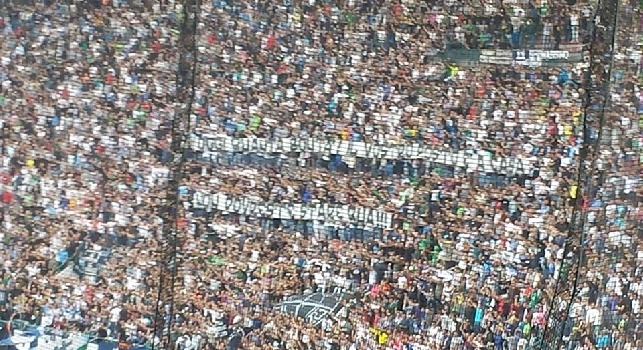 FOTO CN24 - La Curva A contro i 'tifosi occasionali', spunta uno striscione degli Ultras