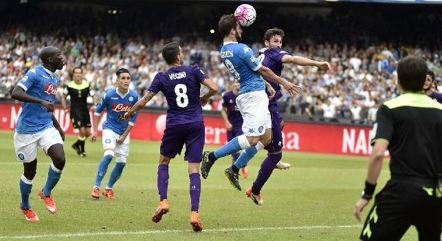 FOTOGALLERY CN24 - Napoli-Fiorentina: il giro di campo, il diagonale del Pipita e l'omaggio degli azzurri...