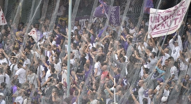 Da Firenze: Trasferta infernale al San Paolo: perquisiti come delinquenti, trattamento assurdo verso i tifosi viola