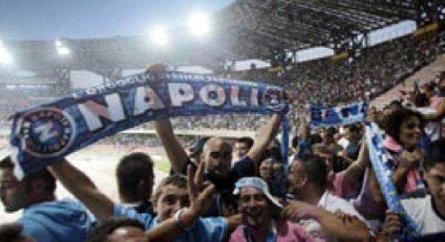 Il Genoa su Twitter racconta: Napoli, Napoli! La Nord del Marassi risponde ai tifosi azzurri