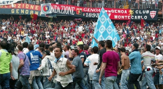 Scenario inedito per il calcio italiano, tifosi avversari seduti fianco a fianco: questo è Napoli-Genoa