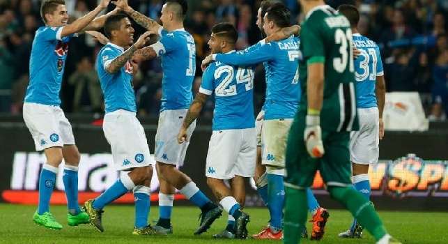 FOTO CLASSIFICA - Il Napoli batte l'Udinese e tiene il passo: il 1° posto è vicinissimo
