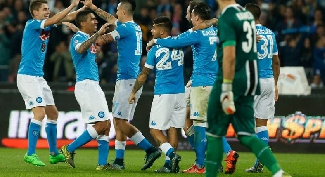 FOTO CLASSIFICA - Il Napoli batte l'Udinese e tiene il passo: il 1° posto è vicinissimo