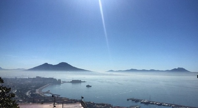 FOTO - Jorginho incantato dal clima di Napoli: Siamo al 24 ottobre, niente male vero?