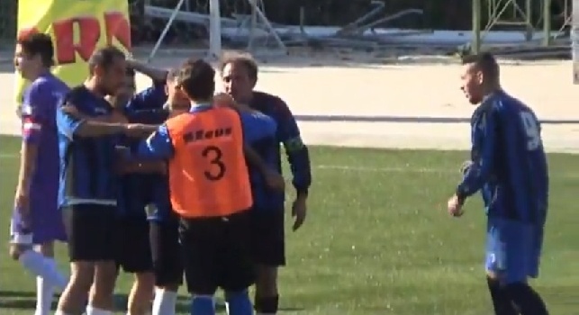 VIDEO - Ischia, Mondo Sport-Chiaiano: calcio all'arbitro, partita sospesa al 22'