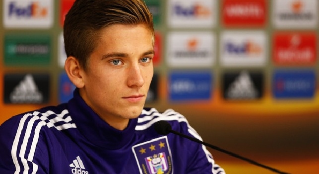 Napoli alla ricerca di un centrocampista: spunta il gioiellino Praet, ma sul talento dell'Anderlecht ci sono due dubbi