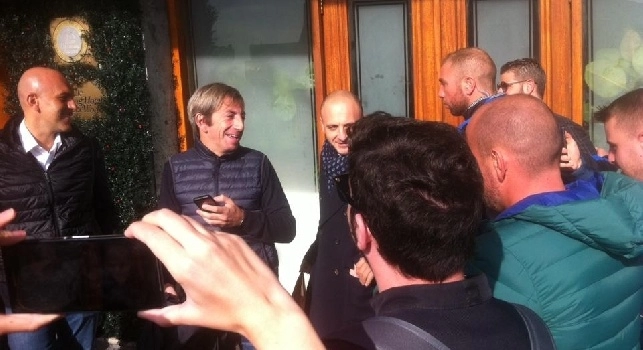 FOTO - Arriva il ds Ausilio e parte il coro per Lavezzi