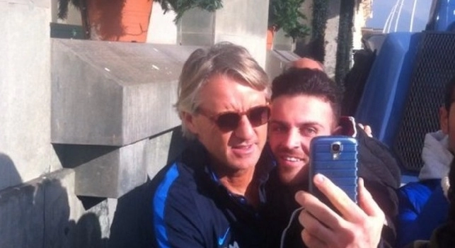 VIDEO - Improvvisata per Mancini, lascia l'albergo e si gode Napoli! Sky: Le ultime sulla formazione