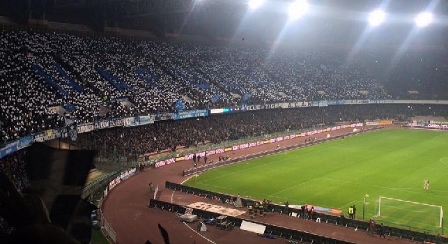 FOTO CN24 - Napoli-Inter, coreografia stupenda nei distinti per il big match del San Paolo