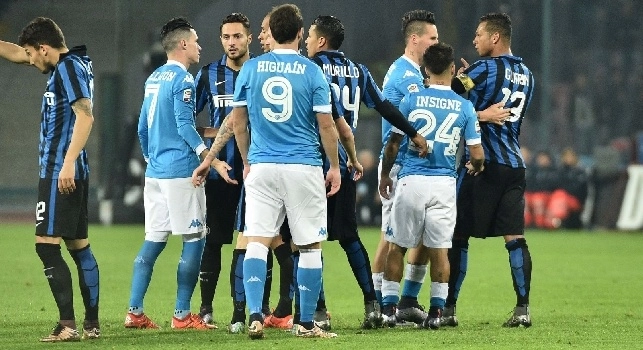 VIDEO - L'Inter affonda al San Paolo, il telecronista tifoso furioso: Salvati da 2 pali, cosa avete da festeggiare maledetti!