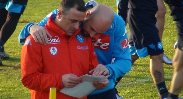 FOTOGALLERY CN24 - Reina <i>voyeur</i>, l'abbraccio fraterno con Mertens e la <i>smorfia</i> di Insigne: gli scatti della seduta
