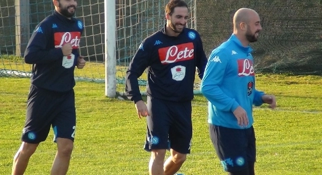 Reina fa da Cicerone ai compagni: ha accompagnato Callejon ai quartieri spagnoli