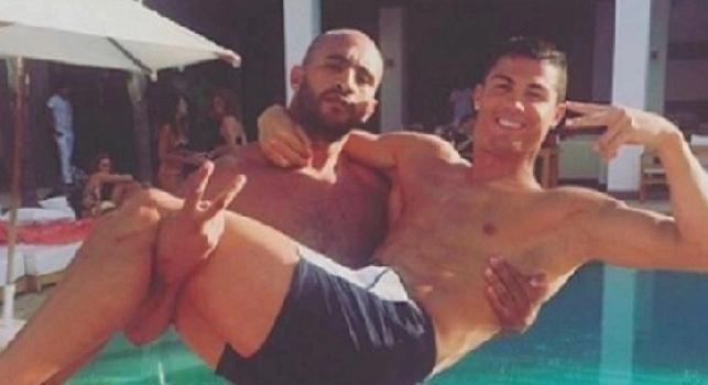 FOTO - Tabloid inglesi scatenati: Cristiano Ronaldo è gay: ora sta con un marocchino