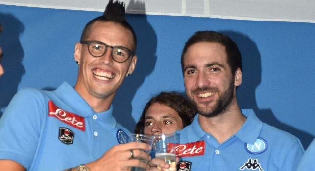 Sky, Ugolini: Sarri ci ha dato una notizia sul rigorista: decidono Hamsik e il Pipita! Higuain deve puntare al Pallone d'Oro, sullo scudetto...