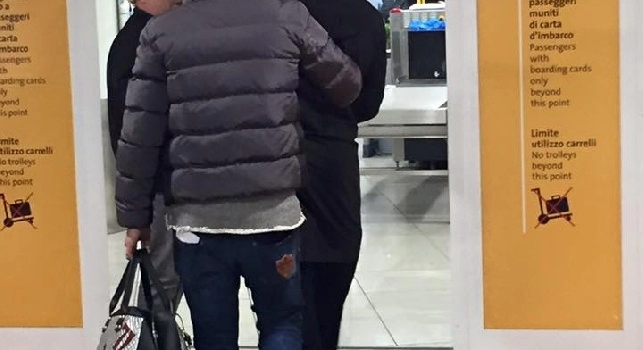 FOTO ESCLUSIVE - Balotelli beccato a Napoli, alterco con un tifoso: poi le richieste di giocare in azzurro