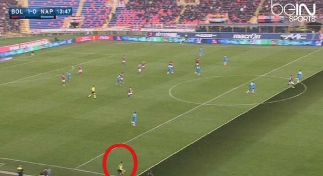 FOTO - Fuorigioco di Destro contro il Napoli, il guardalinee era completamente fuori posizione