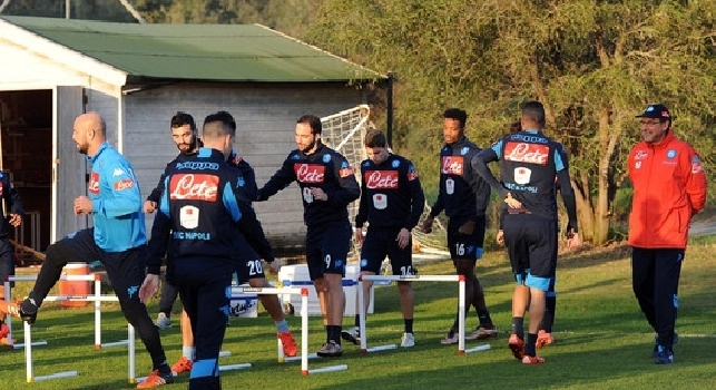FOTO - Allenamento pomeridiano a Castelvolturno: per Gabbiadini ancora differenziato